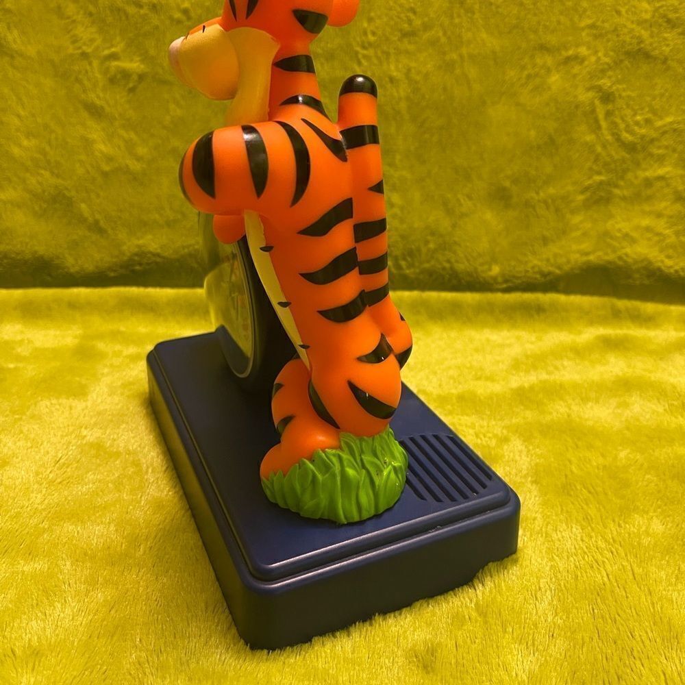 Disney Tigger Analog Clock - Picture 6 of 6